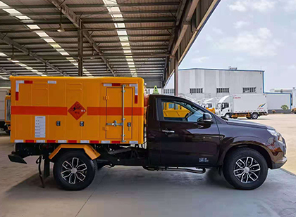 阿鲁科尔沁爆破器材运输车